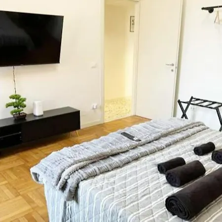 With Free Parking 5 Minutes Walk From Arena *