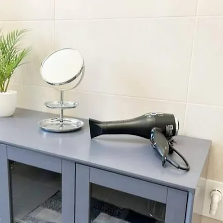 With Free Parking 5 Minutes Walk From Arena *
