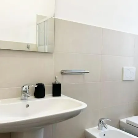 With Free Parking 5 Minutes Walk From Arena Lejlighed Verona